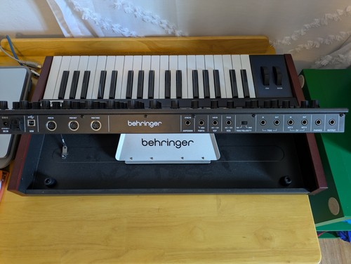 BEHRINGER MONOPOLY SYNTHESIZER KORG Vintage - W/ Box, Manual, Power Supply. - Picture 4 of 12