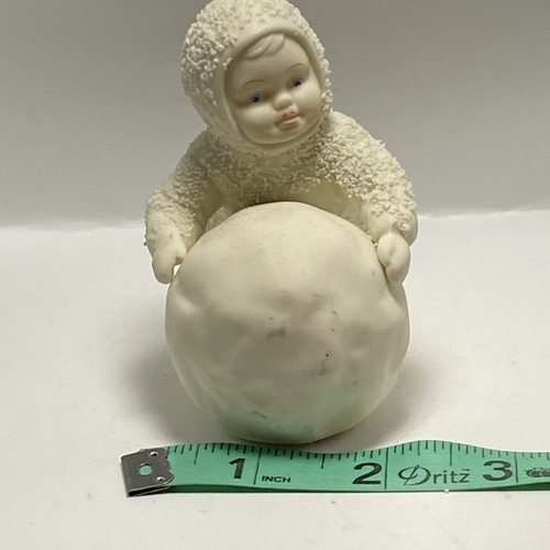 Departamento 56 Snowbabies I'm Making bolas de nieve decoración de invierno - Imagen 15 de 15
