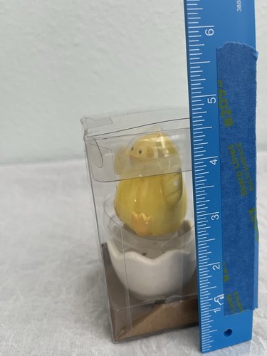 Easter Chick and Egg Yellow Salt & Pepper Shaker Set Brand New MIB Farmhouse - Picture 2 of 4