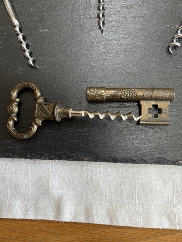 Lot of Vintage Collectable Metal and Wooden Handle Wine Corkscrews - Picture 11 of 11