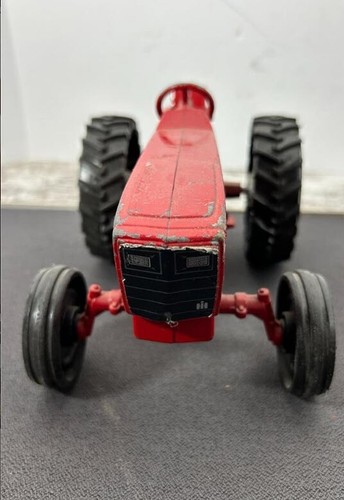 Ertl: Case IH Tractor: Vintage 1988 Hardware Hank: Limited Edition: 1/16 Scale - Picture 5 of 10