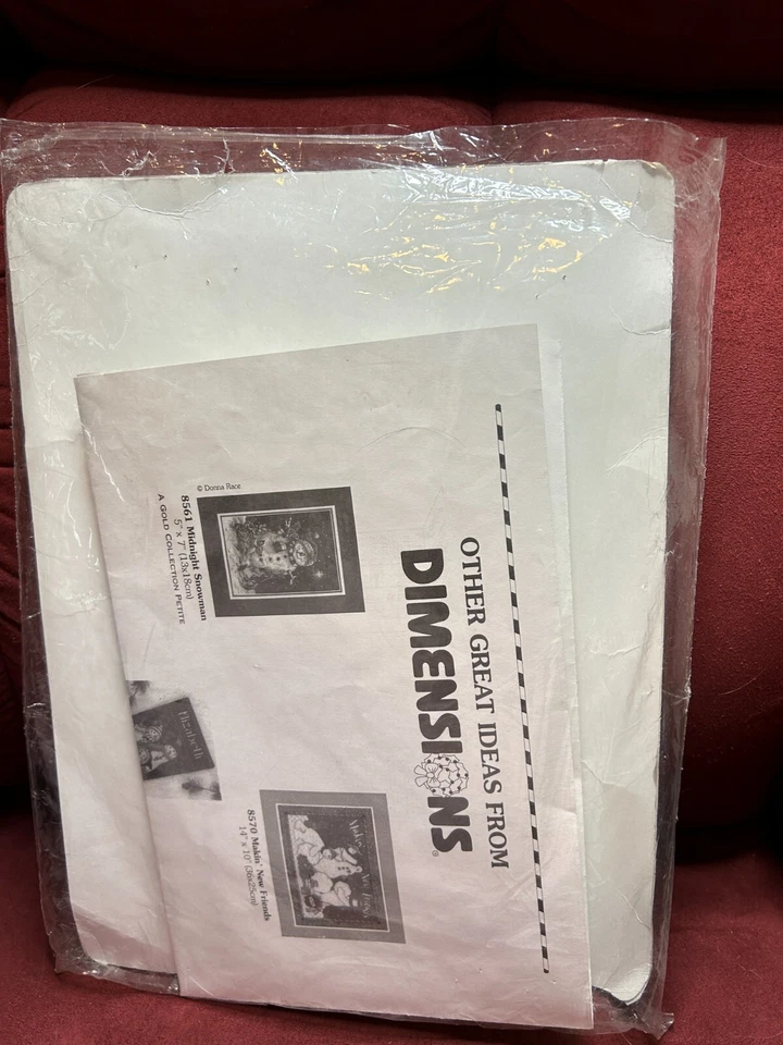 Dimensions **Chart & Color Picture Only FROM KIT** - SNOW CAROLERS TREE SKIRT - Image 3 of 4