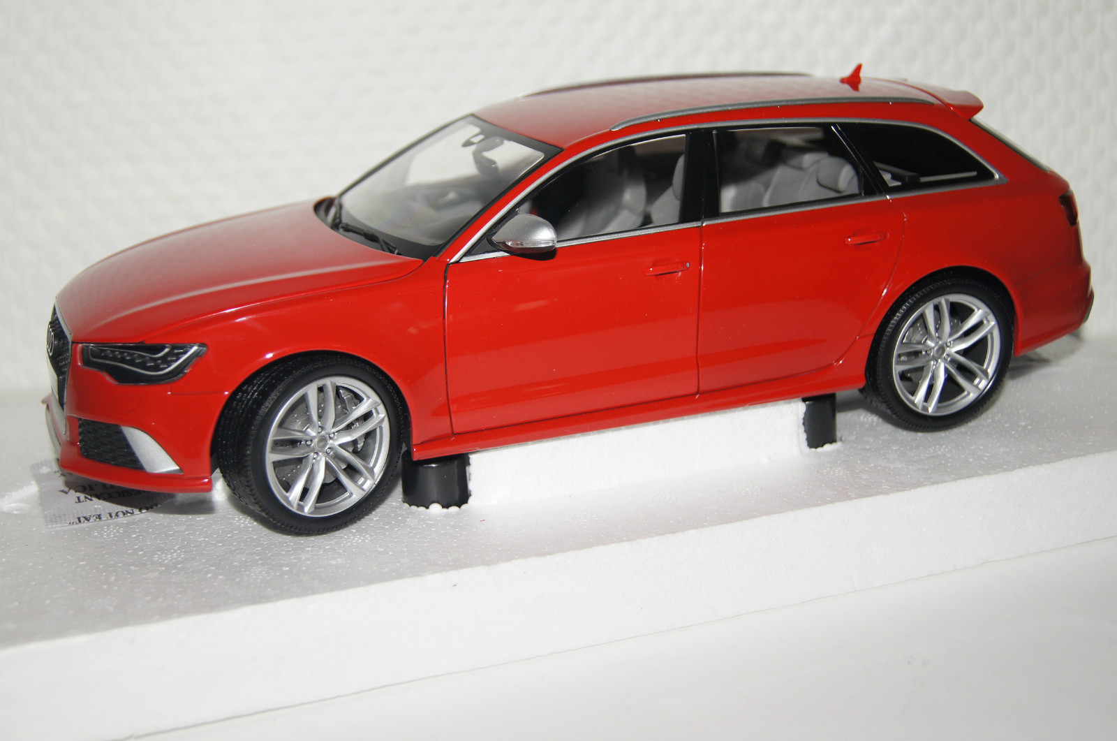 Audi rs6 avant 2013 rosso 1 18 Minichamps nuevo + embalaje orig. 110012011 Audi rs6 avant 2013 rosso 1 18 Minichamps nuevo + embalaje orig. 110012011