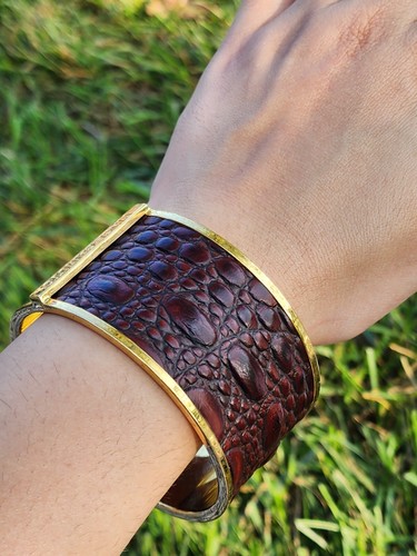 Vince Camuto Reddish Brown Wide Bangal Bracelet Gold Tone 7 3/4" Faux Aligator - Picture 10 of 10