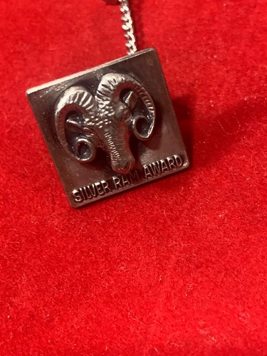 SILVER RAM AWARD TIE TACK SQUARE SHAPE WITH RAM IN CENTER 3/4" vintage - Picture 2 of 7