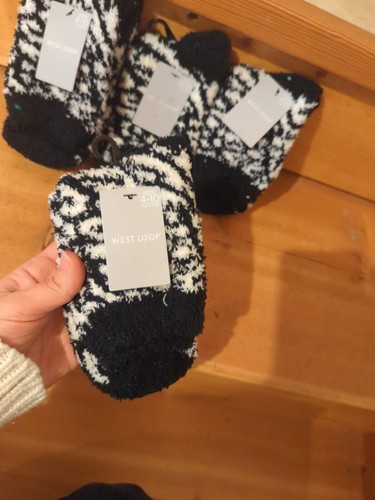 4 Pairs Black And White Fuzzy Socks - Picture 2 of 4