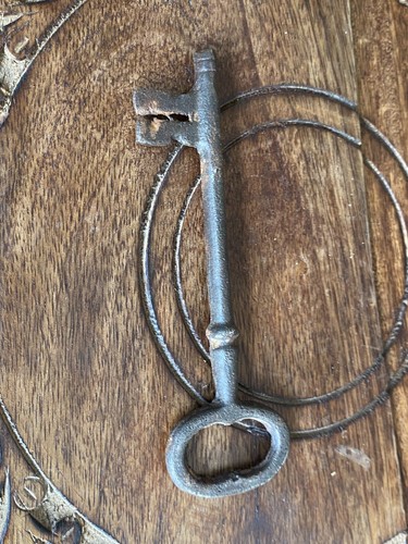 Vintage altes Sammlerstück handgeschmiedet Eisen Hohlfass Skelett Schlüssel Schrank Schlüssel - Bild 5 von 5