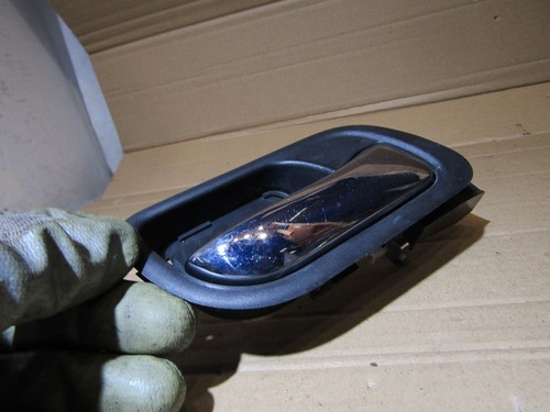 Honda Accord MK7 Saloon right front interior door handle release - Picture 3 of 5