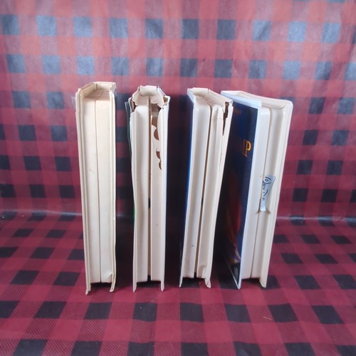 Lot of 4 VHS Disney Black Diamond Classics Beauty Beast Robin Hood Peter Pan - Picture 4 of 12