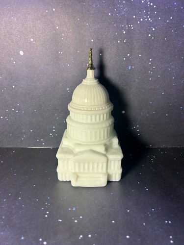 Avon The Capitol Wild Country After Shave Bottle Milky Glass Dome 4.5 oz - Picture 2 of 18