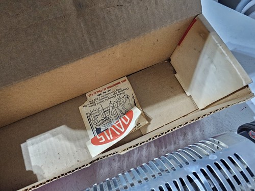 DAVIS 300A INFRA-RED FREEZER AND REFRIGERATOR DEFROSTER, IN ORIGINAL BOX - Picture 7 of 9