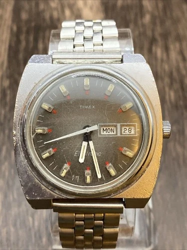 Vintage Timex Electric Dynabeat Day Date Watch Gray Dial Parts and Repair 40mm