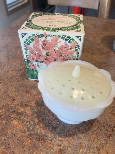 Avon Hostess Blossoms 70s Vintage Flower Arranger Soap Dish Milk Glass, 4oz