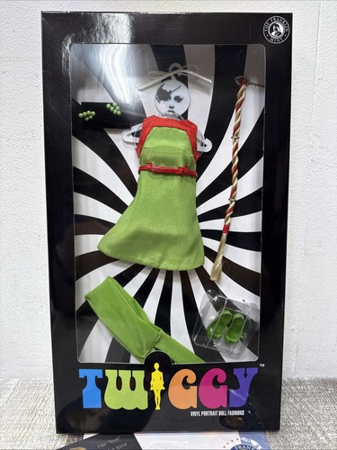 Twiggy 16" Moda Muñeca Verde Vestido y Medias Franklin Como Nuevo Conjunto Vestido Nuevo - Imagen 2 de 9