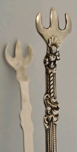 Pinzas antiguas para servir azúcar Gorham Versailles 1888 4,25" plata de ley FIGURAL - Imagen 3 de 8