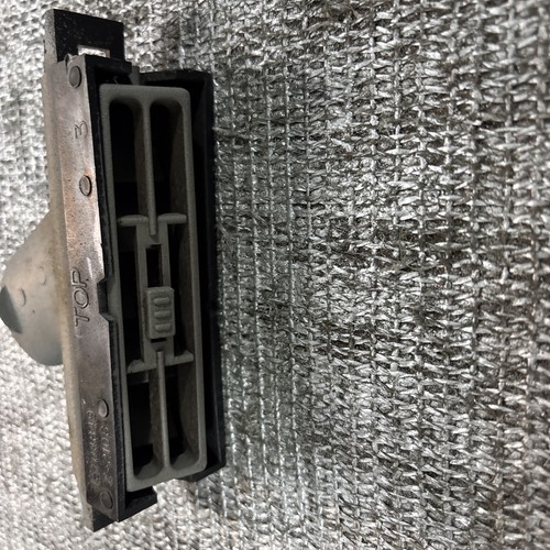 gmc sierra hvac vent left front knee bolster 2000 - Foto 2 di 11