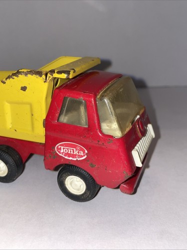 Vintage Tonka Mini Dump Truck Pressed Steel 1970's Mini Red & Yellow - Picture 2 of 8