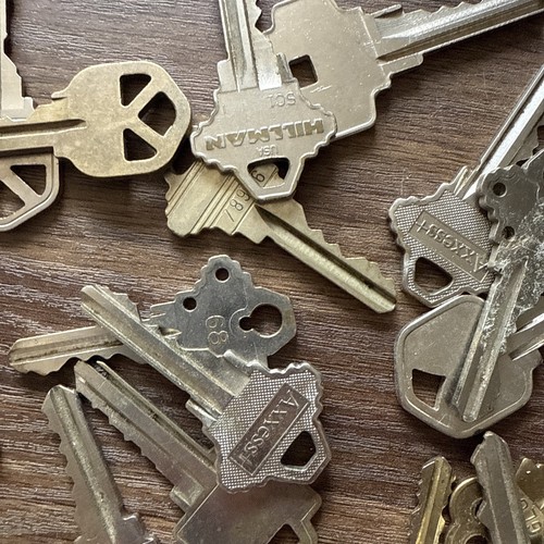 1 lb 13oz. Lot of Misc Used Cut Keys, House, Business, Car, Locks - Picture 11 of 13