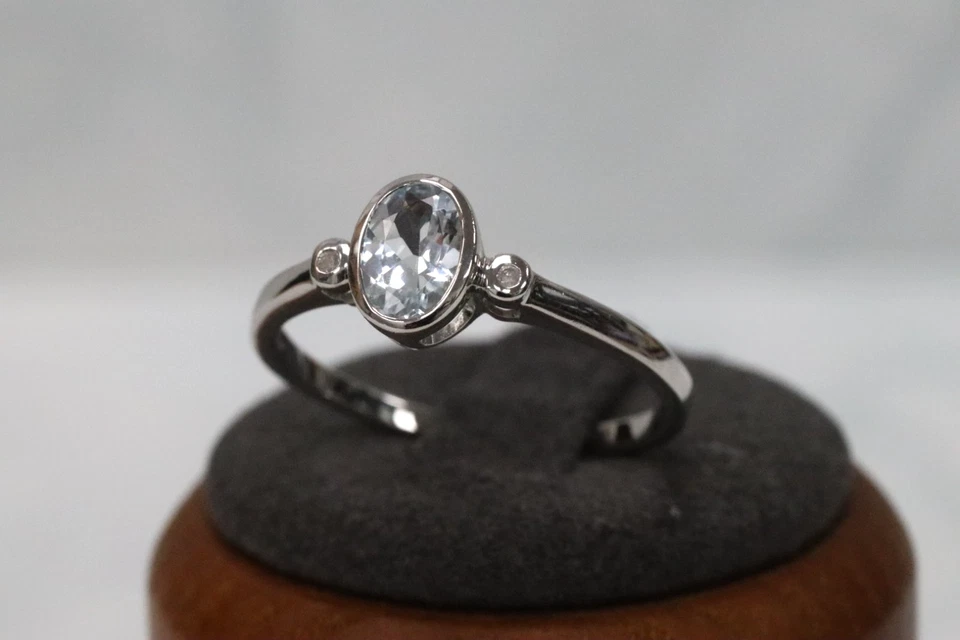 Anillo de diamantes y aguamarina de oro blanco de 9 quilates - talla R1/2 - sello del Reino Unido Foto 3 de 4