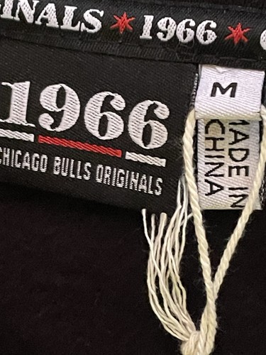 NBA Chicago Bulls Item of the Game 1966 City Edition Jacket Mens Medium New - Picture 3 of 5