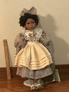 Vintage-Seymour-Mann-20-034-African-American-Porcelain-Doll-stand-included