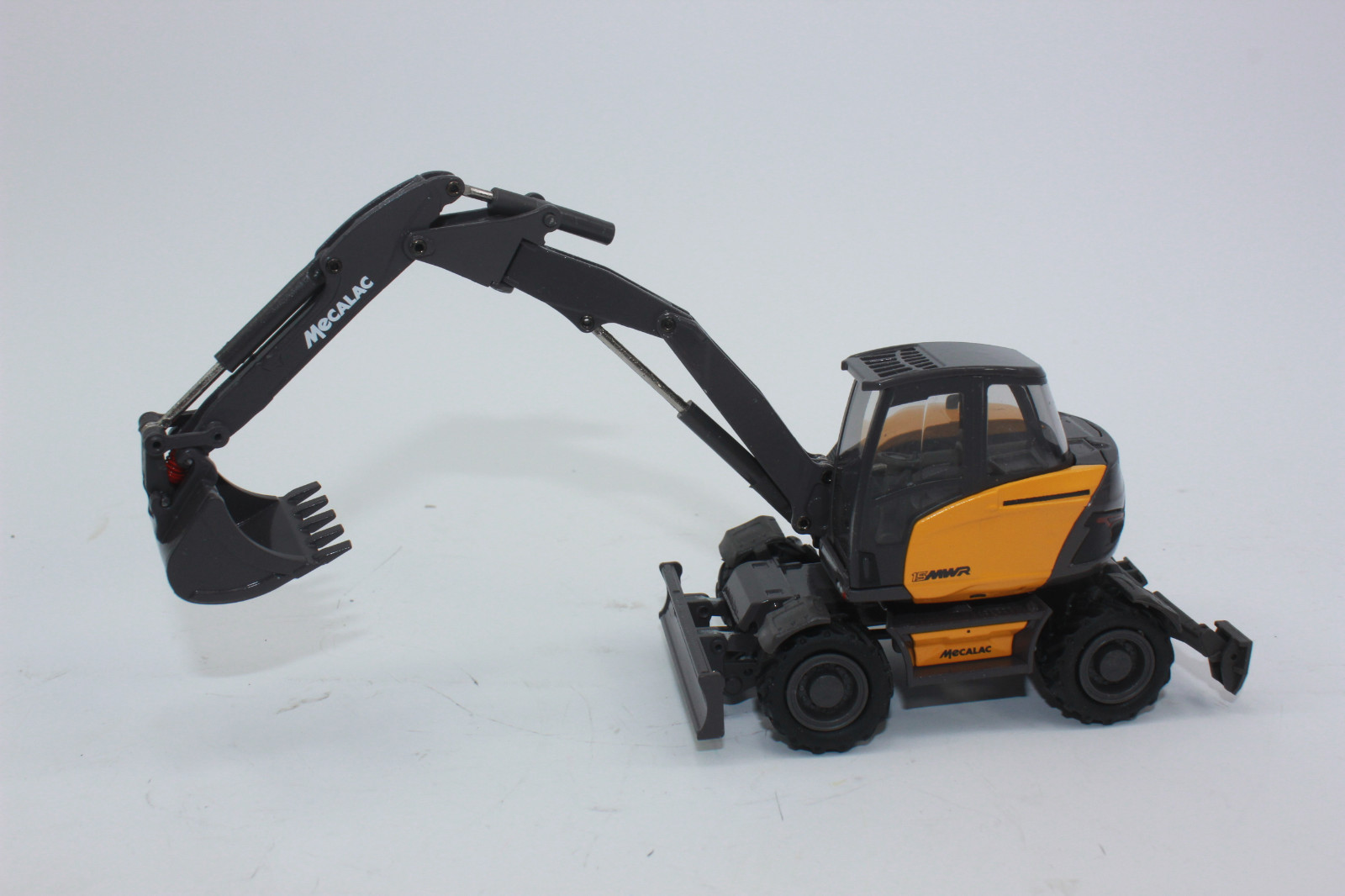 Conrad 2212 Mecalac 15MWR Mobilbagger mit Tragarm + Seitenversatzausleger 1 50 Conrad 2212 Mecalac 15MWR Mobilbagger mit Tragarm + Seitenversatzausleger 1 50