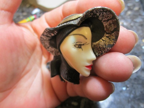 Vintage 1990 handmade lady face brooch pin black and silver hat with scarf 3” - Picture 2 of 6