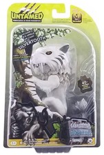 Untamed Fingerlings Silvertooth Sabertooth WowWee Fingerling 2018