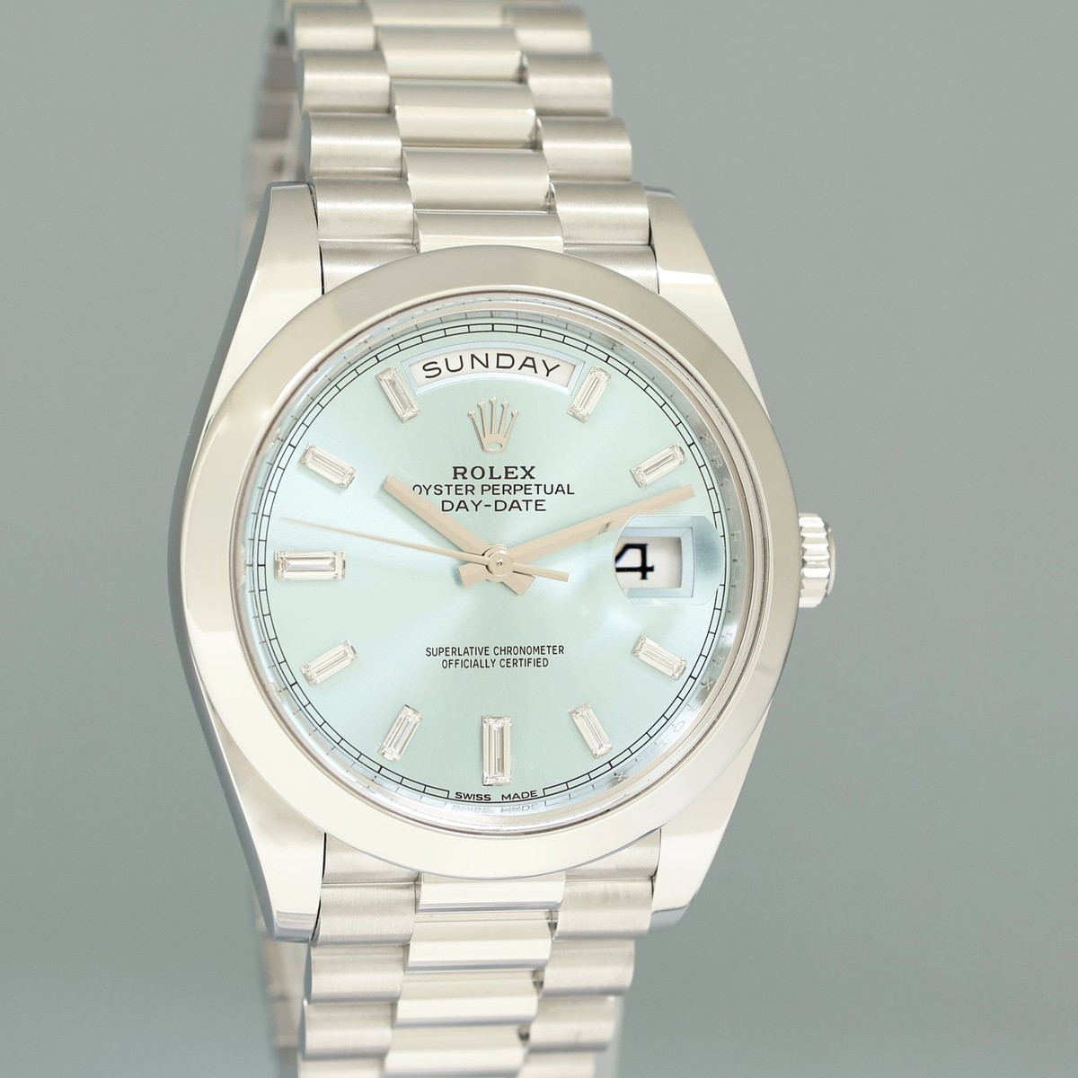 ブレステイキング 2020 Rolex Platinum President Day Date 40 Blue Baguette