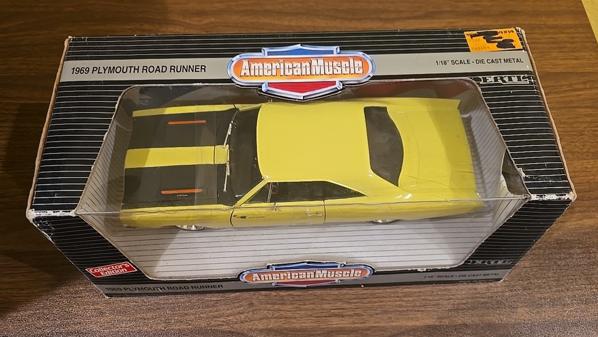 1/18 Auto World 1969 Plymouth Road Runner Seafoam Turquoise