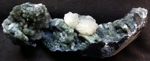 STUNNING STERELITE BOWS ON CORAL CHALCEDONY MATRIX MINERALS SPECIMENS - Picture 1 of 5