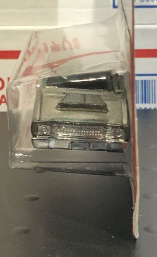 Hot Wheels '68 2017 Dodge Dart, plata #8/10 HW llamas, zamac, llantas negras - Imagen 6 de 7