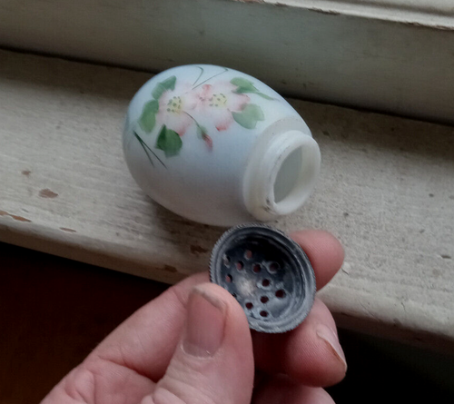 1890s MT.WASHINGTON OPAL MILKGLASS SALT SHAKER WITH PAINTED FLOWERS ORIGINAL LID - Picture 5 of 9