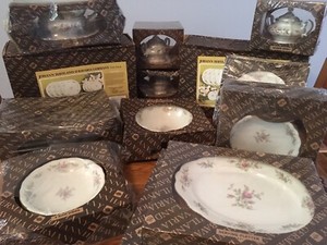JOHANN-HAVILAND-BAVARIA-MOSS-ROSE-CHINA-60-PIECE-SET-SERVICE-FOR-8-New-in-Boxes