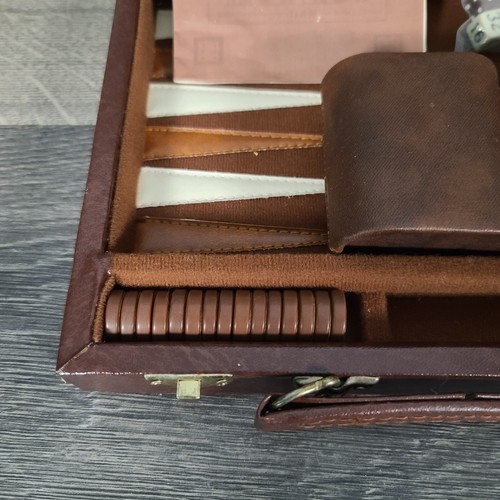 Vintage Apex Backgammon Game Travel Set Magnetic Faux Leather Case Complete - Picture 2 of 15