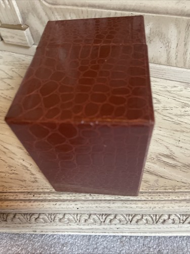 Neiman Marcus Coaster scatola in rilievo 3,85" scatola VUOTA. Croc in rilievo. Scatola portaoggetti - Foto 7 di 8