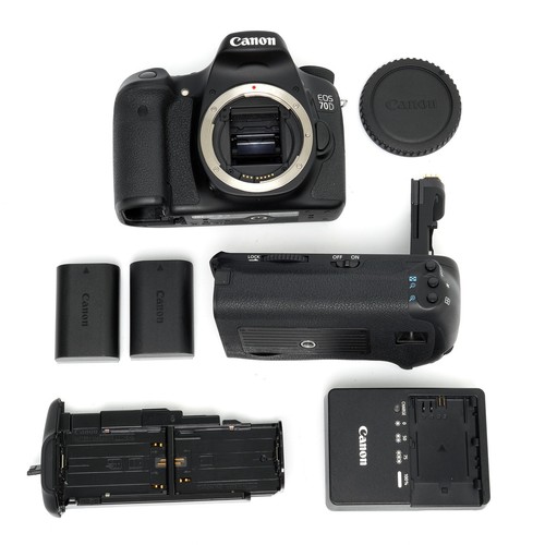 Canon EOS 70D Digital SLR 20.2MP Camera w/ BG-E14 Grip: SC: ≤ 2,100 - Picture 2 of 15