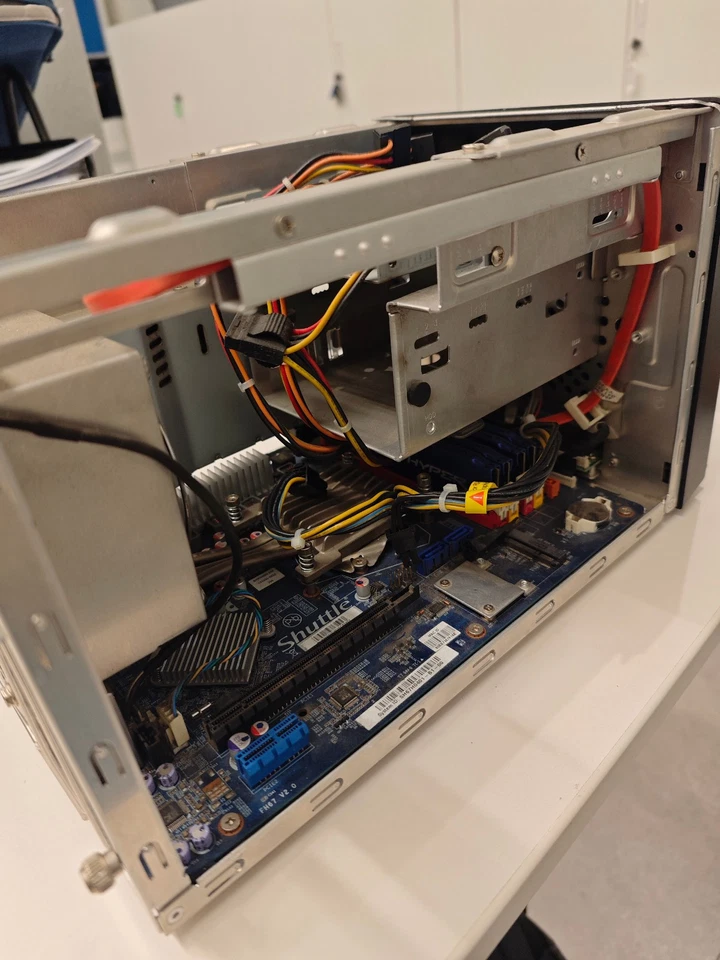 Shuttle XPC Cube Barebone Bitcoin SH67H7 core i5-3750 3,4Ghz 16GByte RAM SSD 480 - Immagine 4 di 4