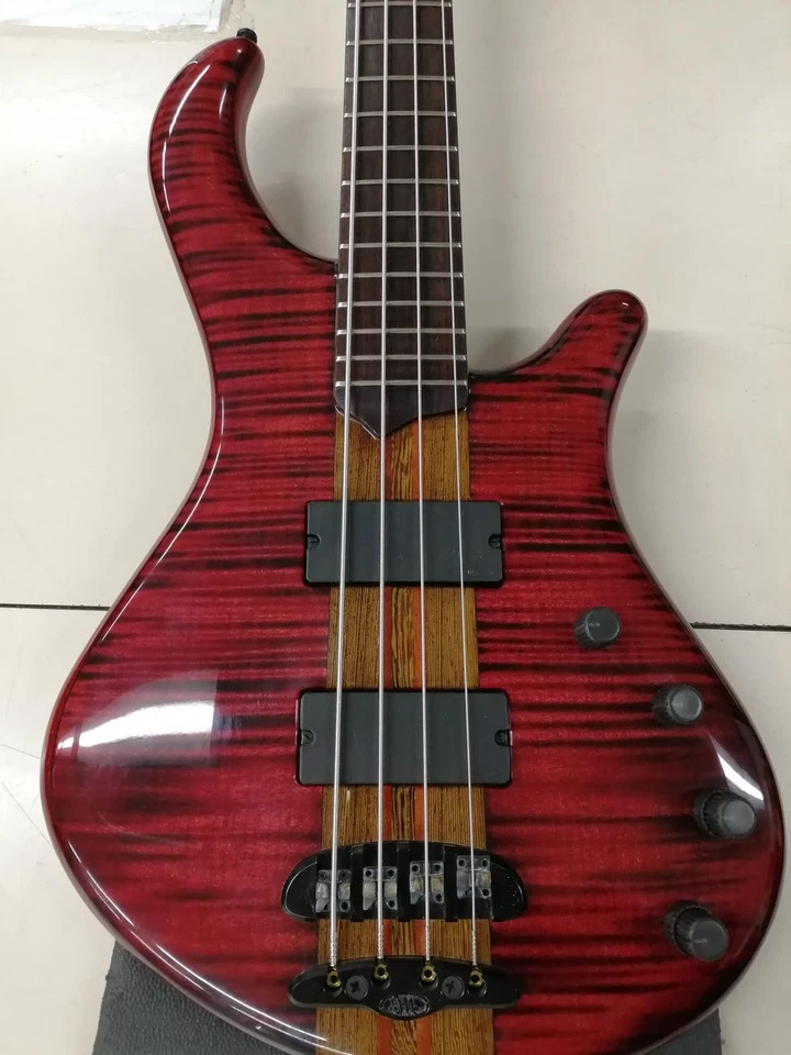 Bajo eléctrico usado MAYONES PATRIOT 4 Foto 2 de 4