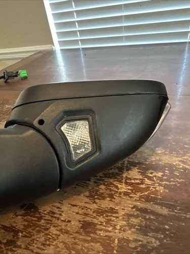 2011-2018 Volvo S60 Right Passenger Side View Mirror Door In White OEM. U - Picture 15 of 16