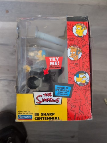 THE SIMPSONS TOYS R' US EXCLUSIVE BE SHARP CENTENNIAL PLAYSET Box Damaged K3 - Picture 7 of 8