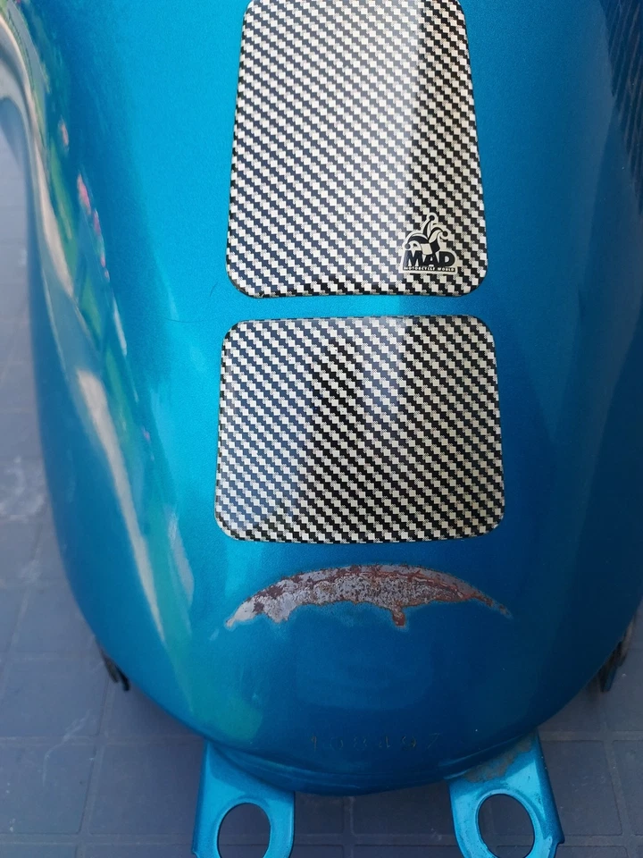 Réservoir avec peinture d'origine/ Fuel Tank SUZUKI BANDIT 600 1995-1999. - Photo 3/4