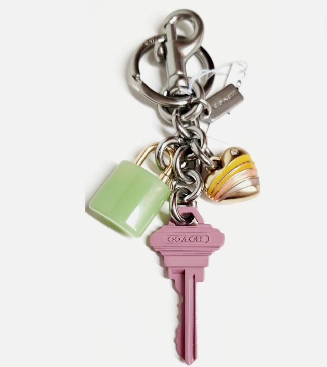 希少✨COACH Bag Charm Keychain Signature Coach Signature C Lock Key Heart Cluster Bag Charm Keychain