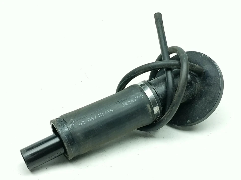 Manguera de llenado de combustible de gas Polaris Slingshot SL 17 5414709 Foto 4 de 4