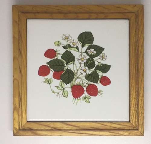 Vintage Trivets Set of 2 Strawberry Wooden w/Ceramic Tile Center Hangers On Back - Picture 3 of 14