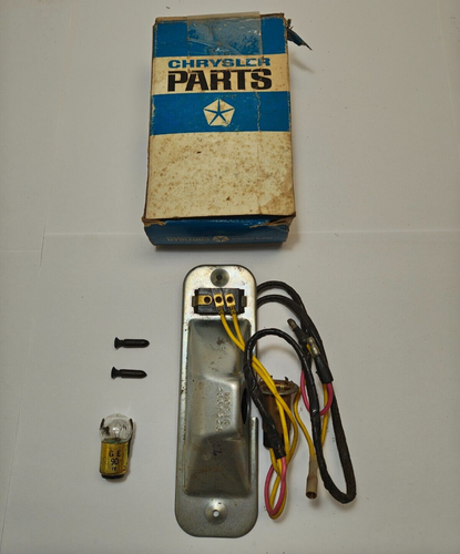 1968 Plymouth Fury Access Map & Courtesy Light Lamp Package 2864323 NOS - Picture 4 of 6
