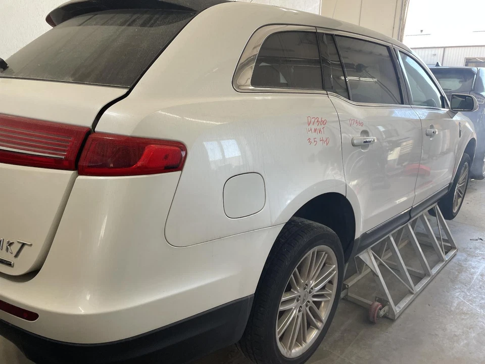 Conjunto de bomba y motor ABS usado se adapta a: montaje Lincoln MKT 2014 grado A Foto 3 de 4