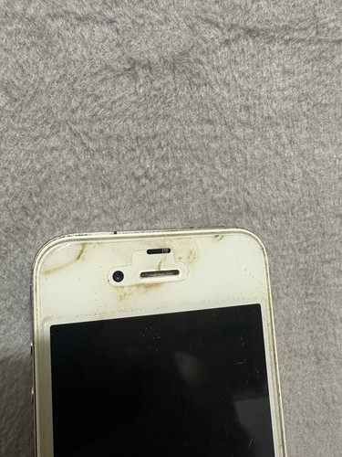 Apple iPhone 4 A1332 - White For Parts - Picture 2 of 11