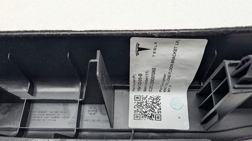 Tesla Model Y Trunk Load Floor Bracket Left 1641262-00-B OEM - Bild 10 von 11