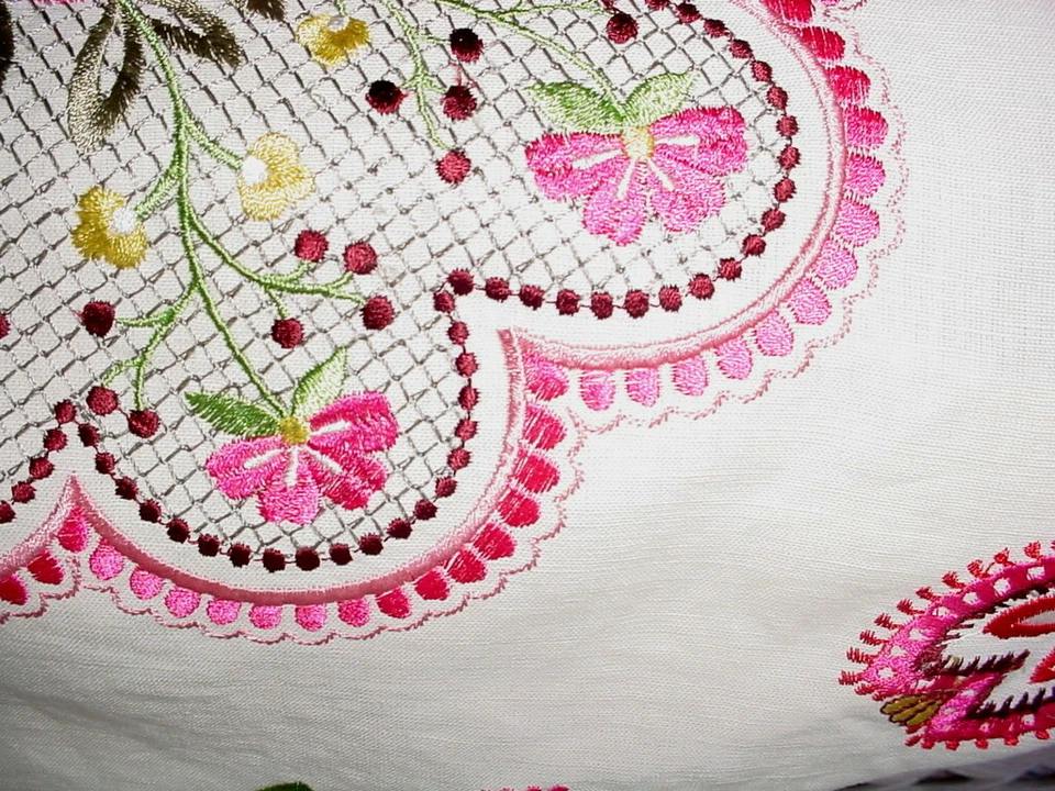 Tela de tapicería jacobea bordada Boscobel 2-7/8 años Brunschwig & Fils BF1098 Foto 3 de 4